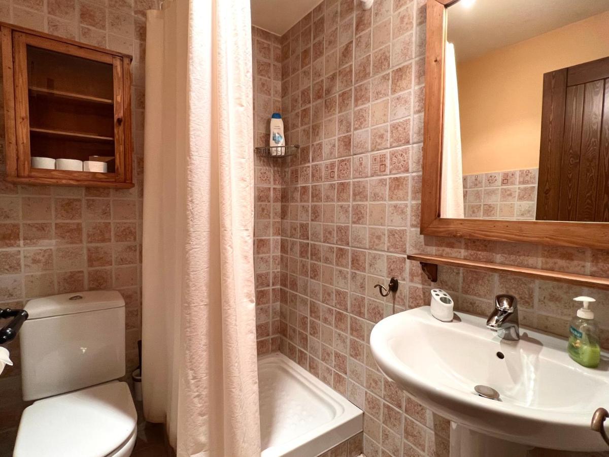 Apartament De La Vall Ferrera - L'Amfitriona Areu Extérieur photo