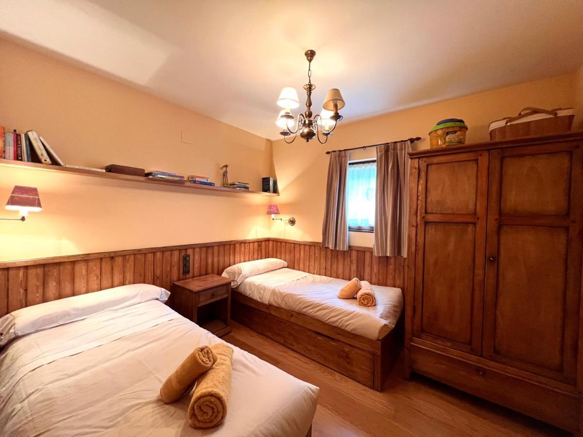Apartament De La Vall Ferrera - L'Amfitriona Areu Extérieur photo
