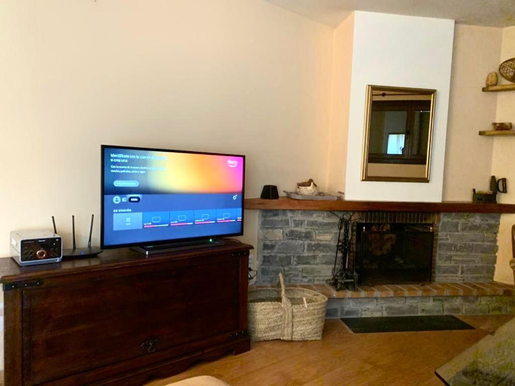 Apartament De La Vall Ferrera - L'Amfitriona Areu Extérieur photo